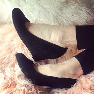 Classic black wedges ✨
